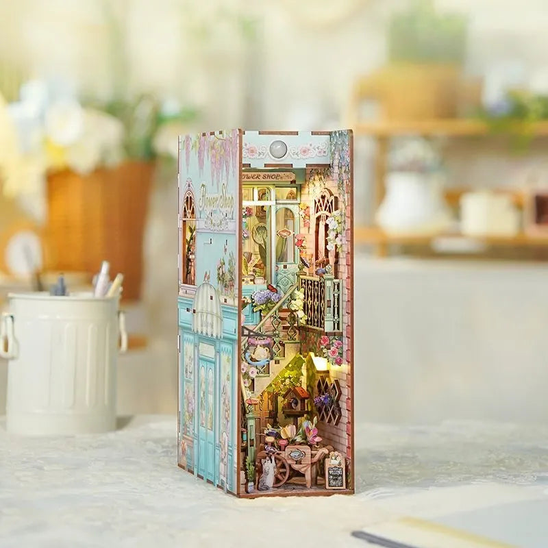 Flower Shop book nook kit – detail view 5