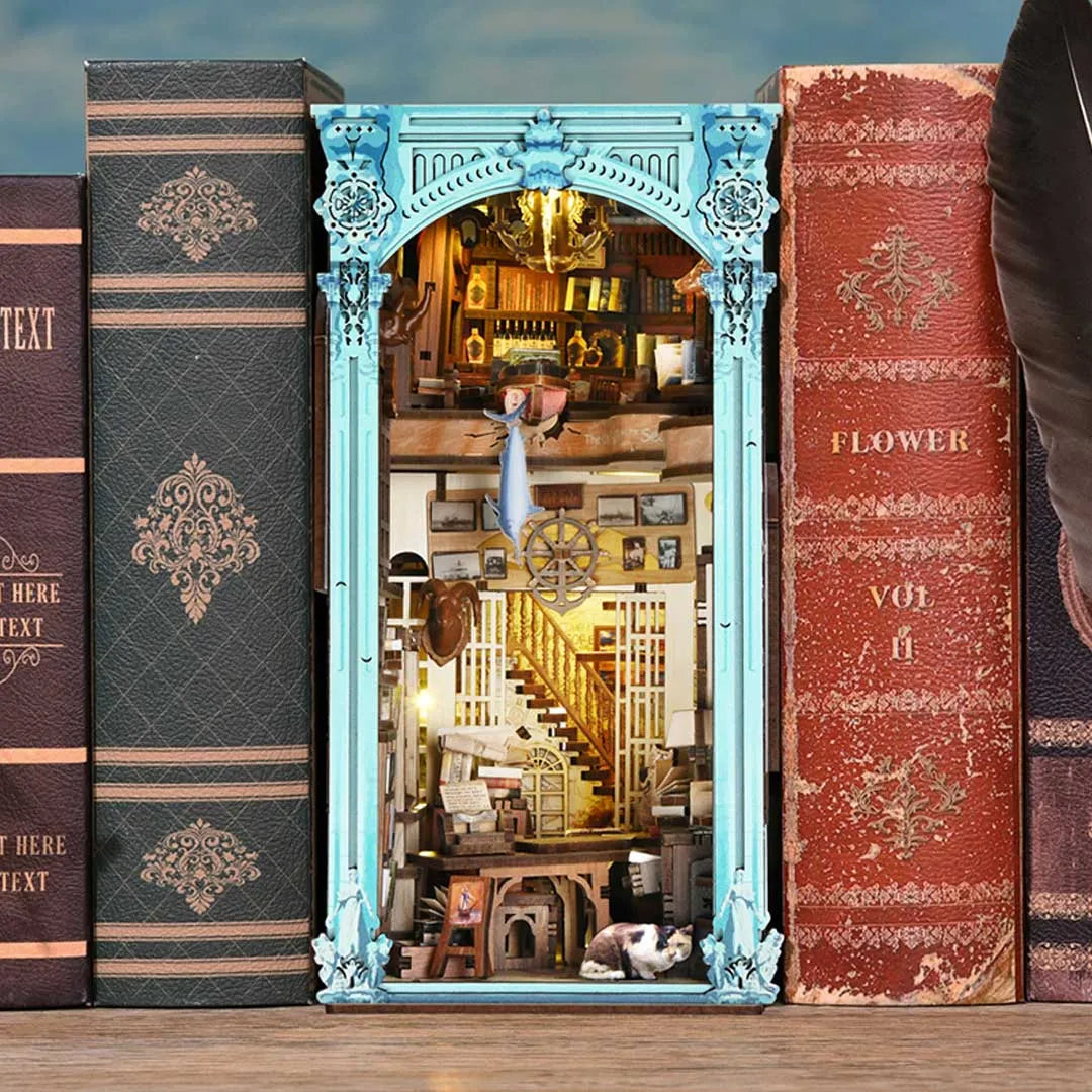 Hemingway House Book Nook Kit