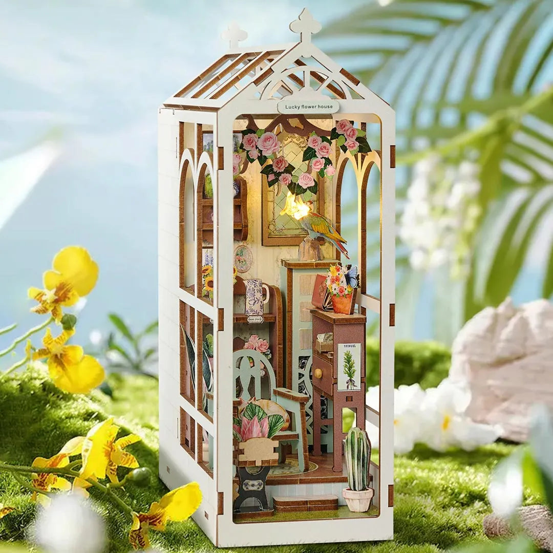 Lucky Flower House Book Nook Kit