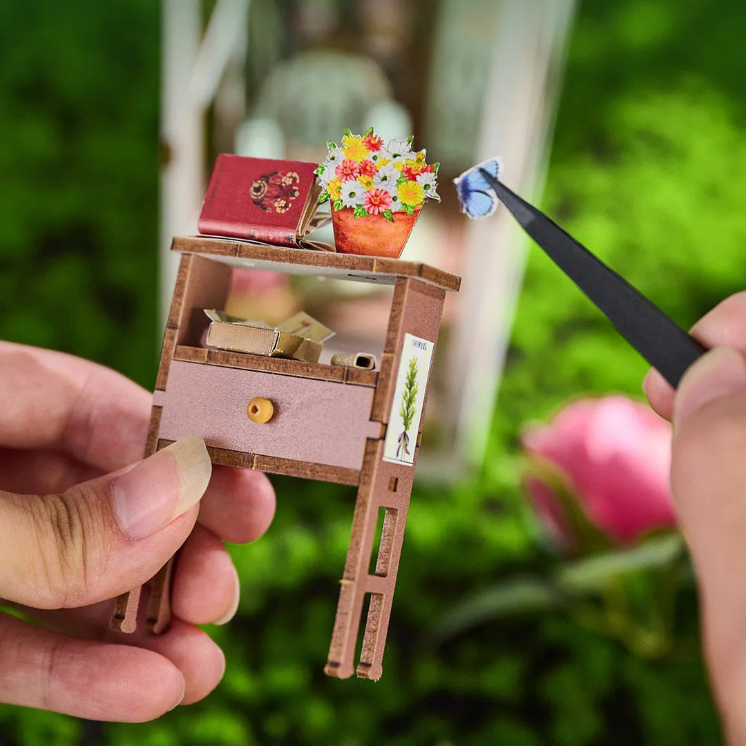 Lucky Flower House Book Nook Kit