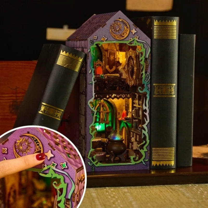 Mystic Theurge's Hut Book Nook Kit