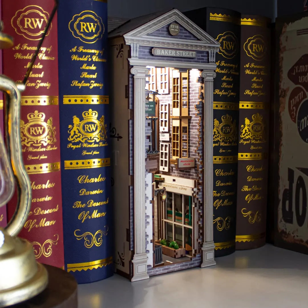 221B Baker Street Book Nook Kit