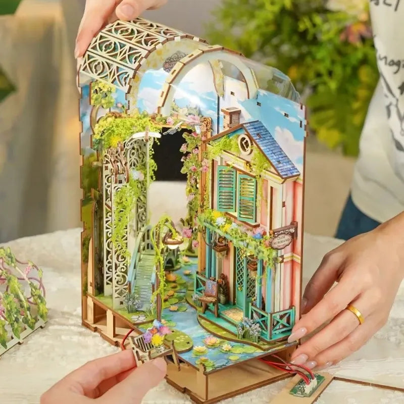 Giverny Garden Book Nook Kit