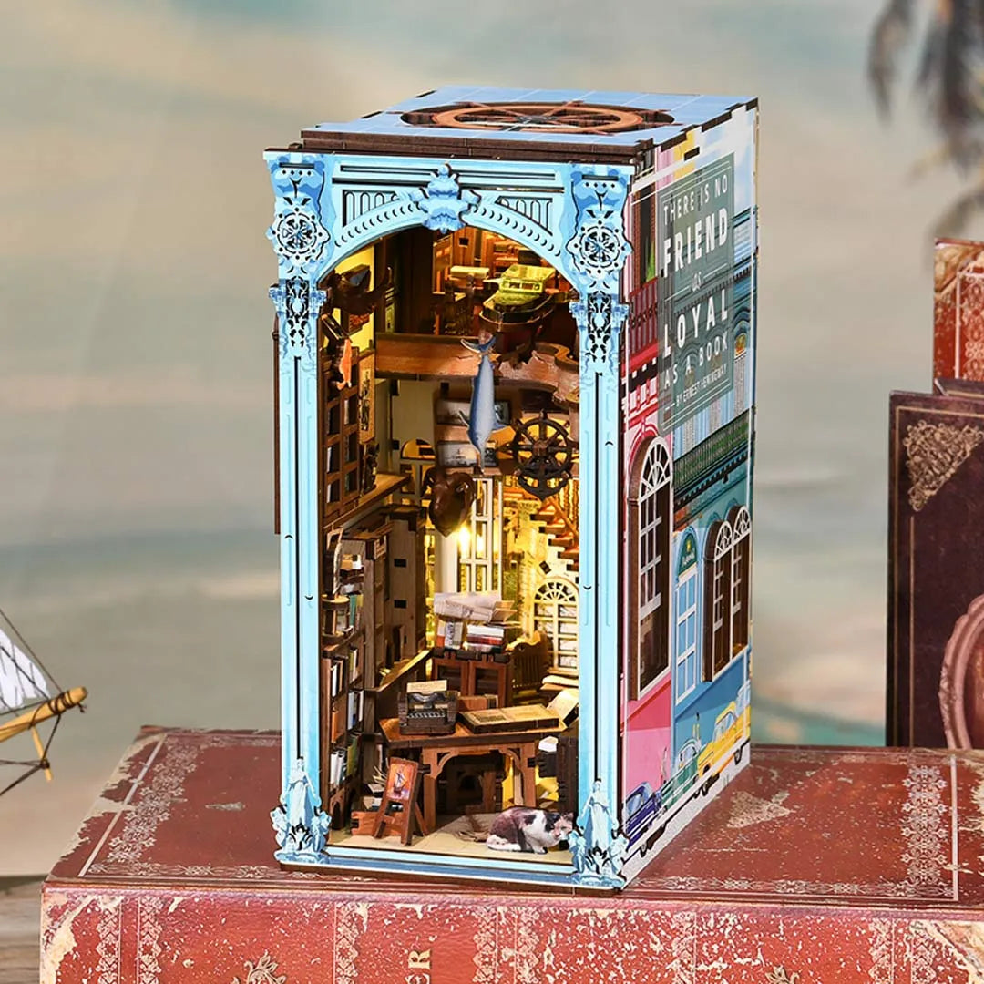 Hemingway House Book Nook Kit