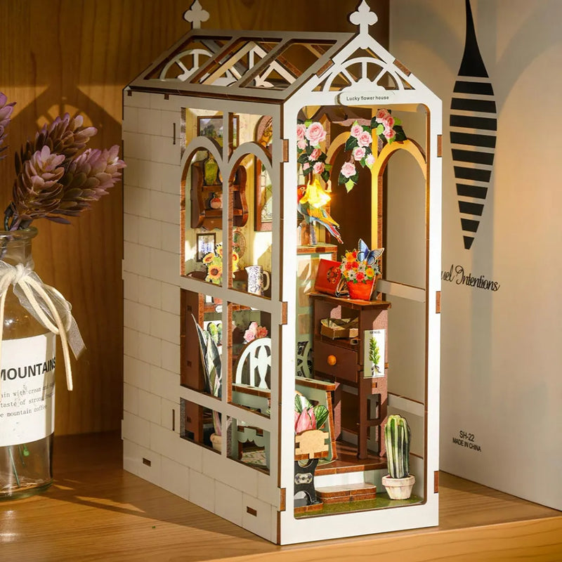 Lucky Flower House Book Nook Kit
