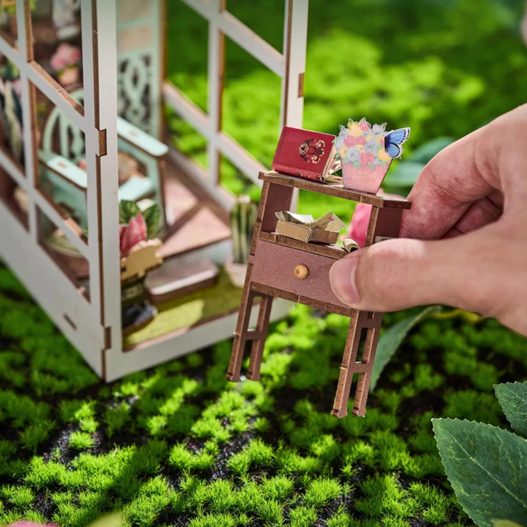 Lucky Flower House Book Nook Kit