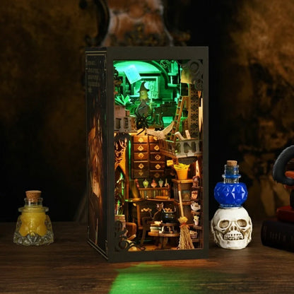 DIY Book Nook - Master's Magic House