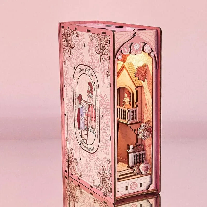 Romeo and Juliet Book Nook Kit