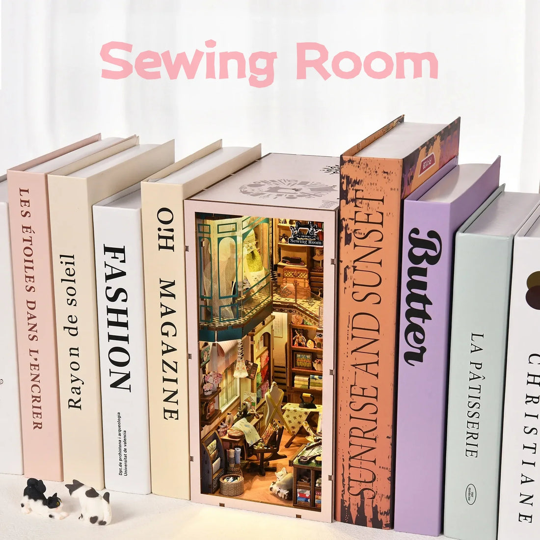 Sewing Room book nook kit – detail view 8