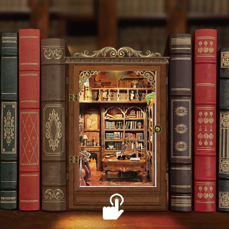 Time Book House miniature kit – detail view 4